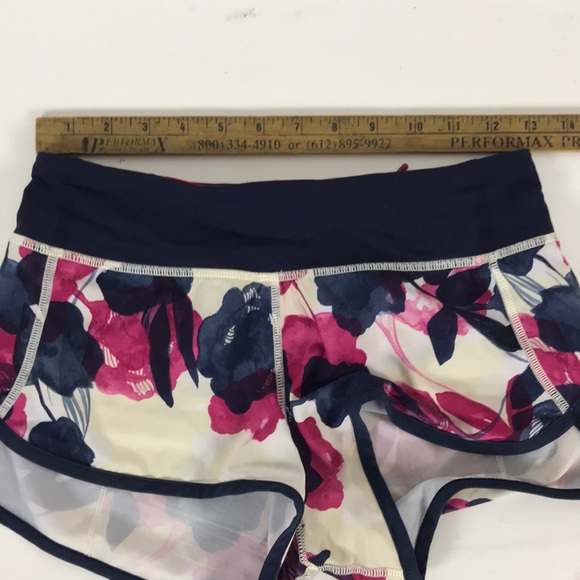 Lululemon women’s speed up shorts size 2 - Picture 4 of 11